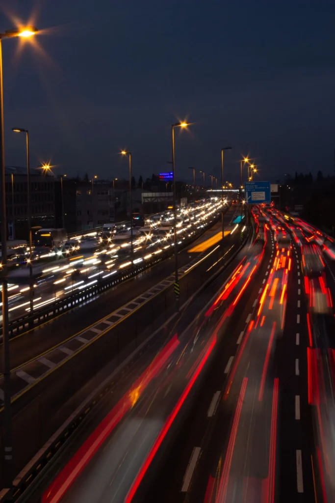 Alkollü araç kullanma denetimlerinin yoğunlaştığı gece otoyol trafiği