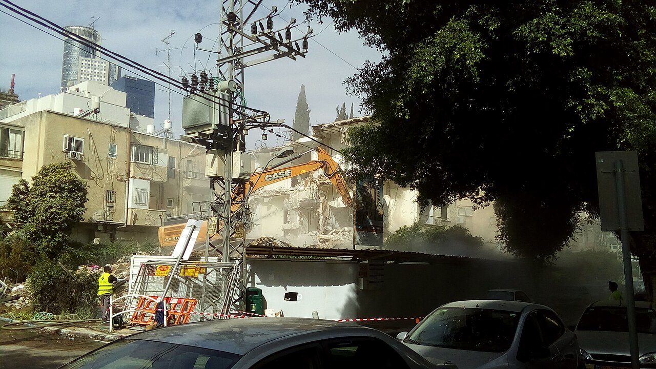 Examination of a building project brought into conformity with its permit