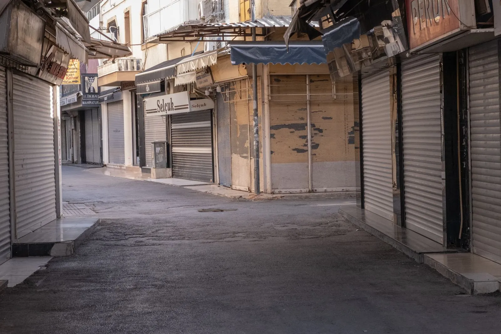 Çarşıda kepenkleri kapalı sıra işyerleri: emsal kira araştırmasına konu dükkânlar