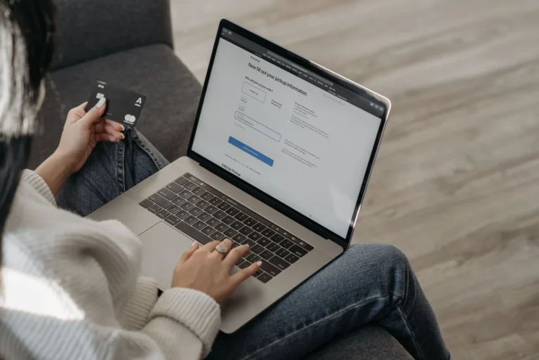 Hesaptan izinsiz para çıkışı sonrasında internet bankacılığı ekranı kontrol ediliyor