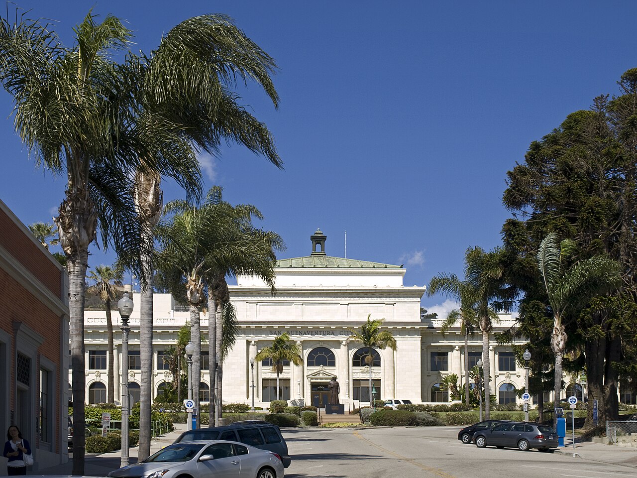 The exterior of a courthouse building, representing the process of applying to the enforcement court