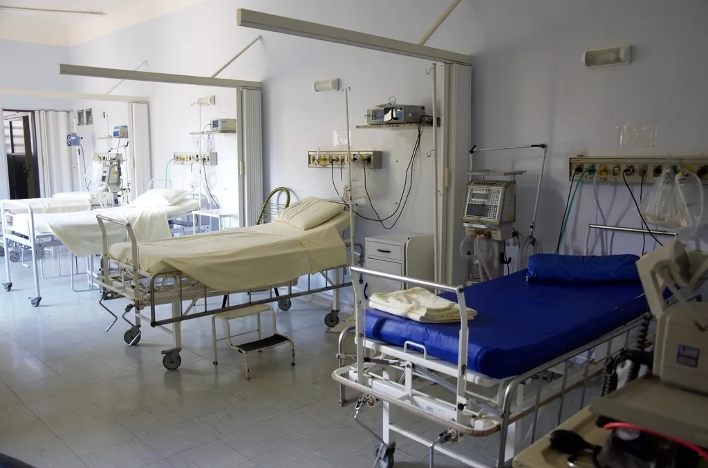 Kamu hastanesinde boş hasta yatakları, tıbbi hizmet kusurundan doğan zarar