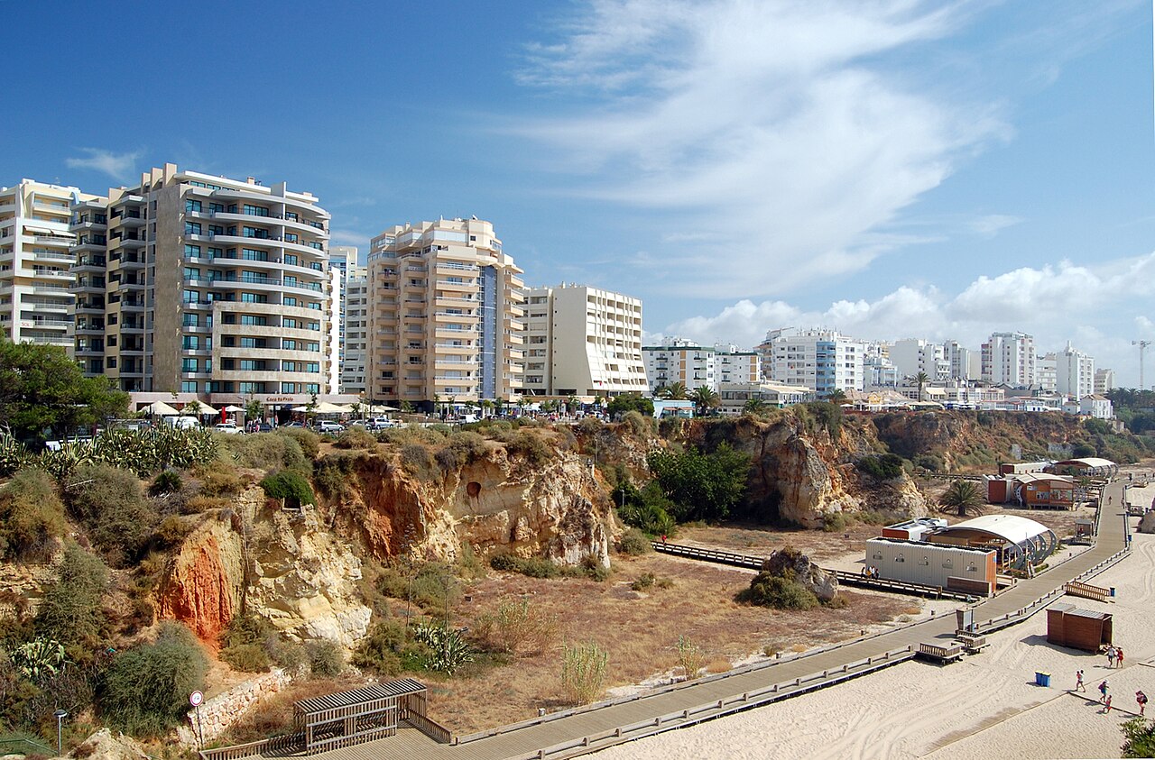 External view of apartment buildings, representing residential lease practice