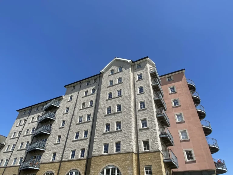 Kira gelirinin vergilendirilmesi açısından balkonlu, çok katlı bir konut apartmanı