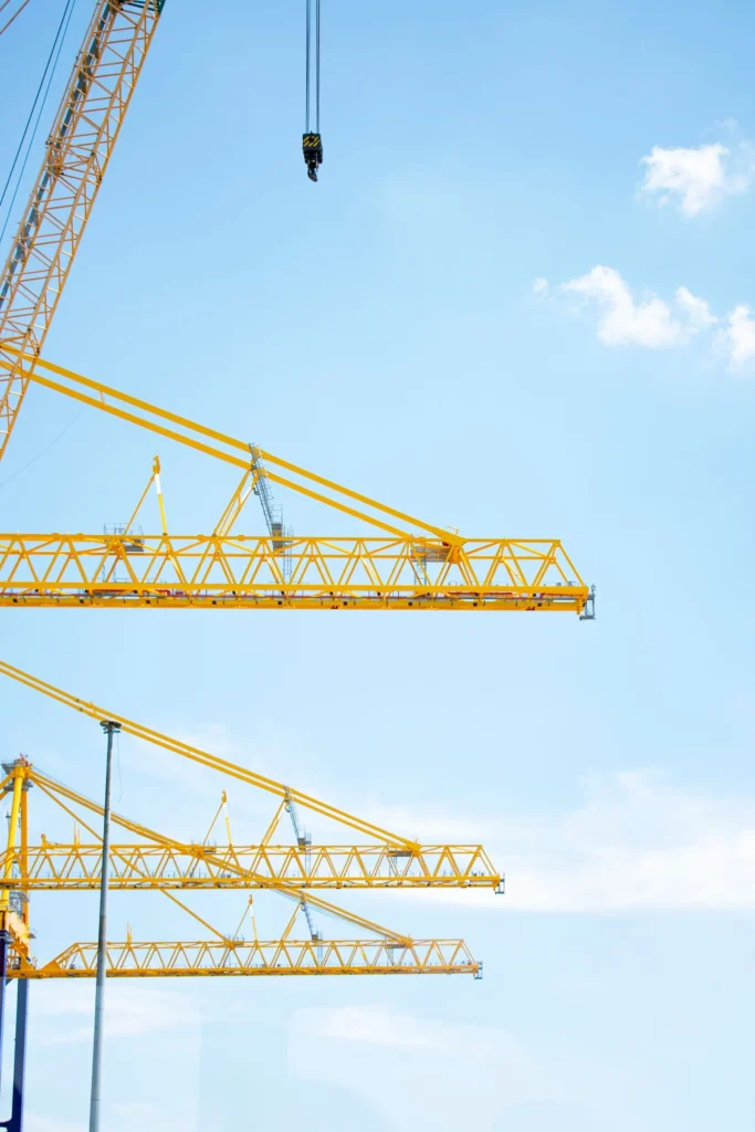 Teminat mektubunun nakde çevrilmesi riskinin bulunduğu inşaat sahasındaki kuleli vinçler