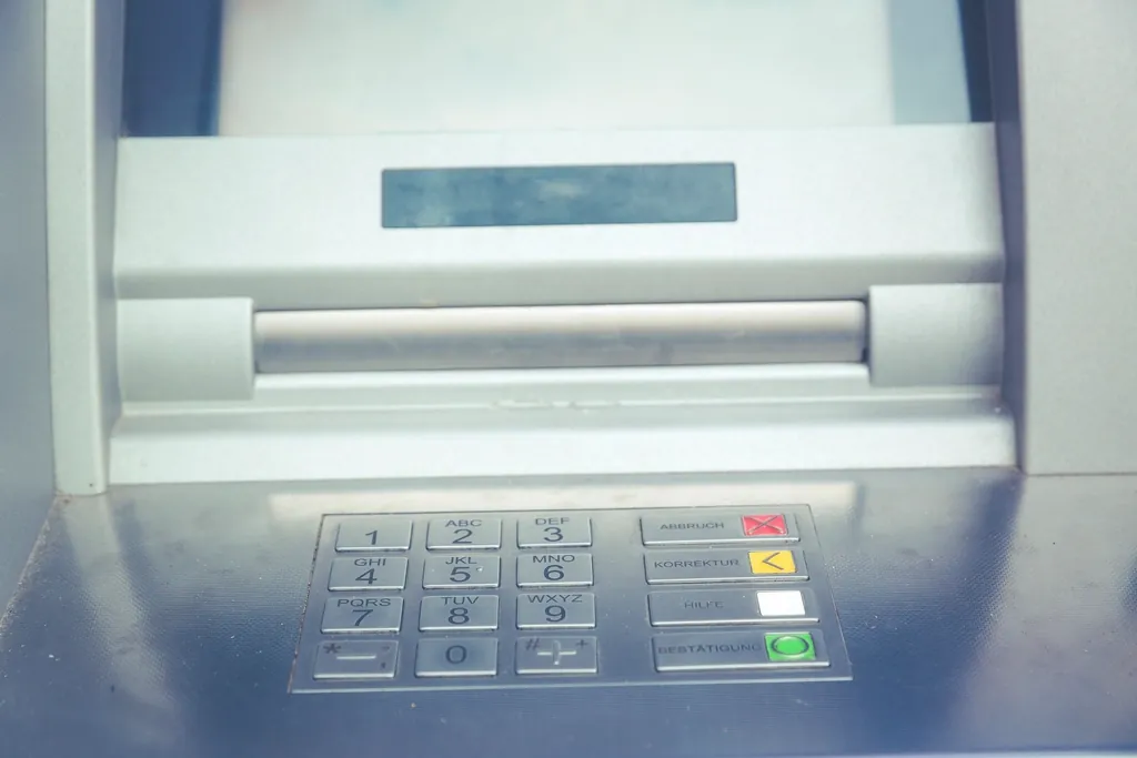 ATM tuş takımı, banka ve kart işlemleri üzerinden yapılan dolandırıcılığı hatırlatıyor