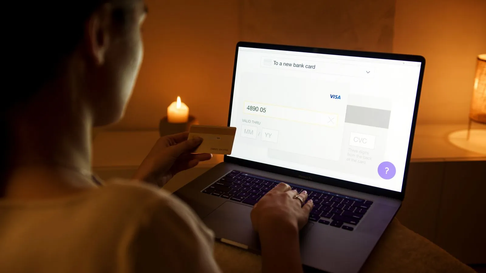 İnternet bankacılığı ekranında hesap hareketleri kontrol ediliyor