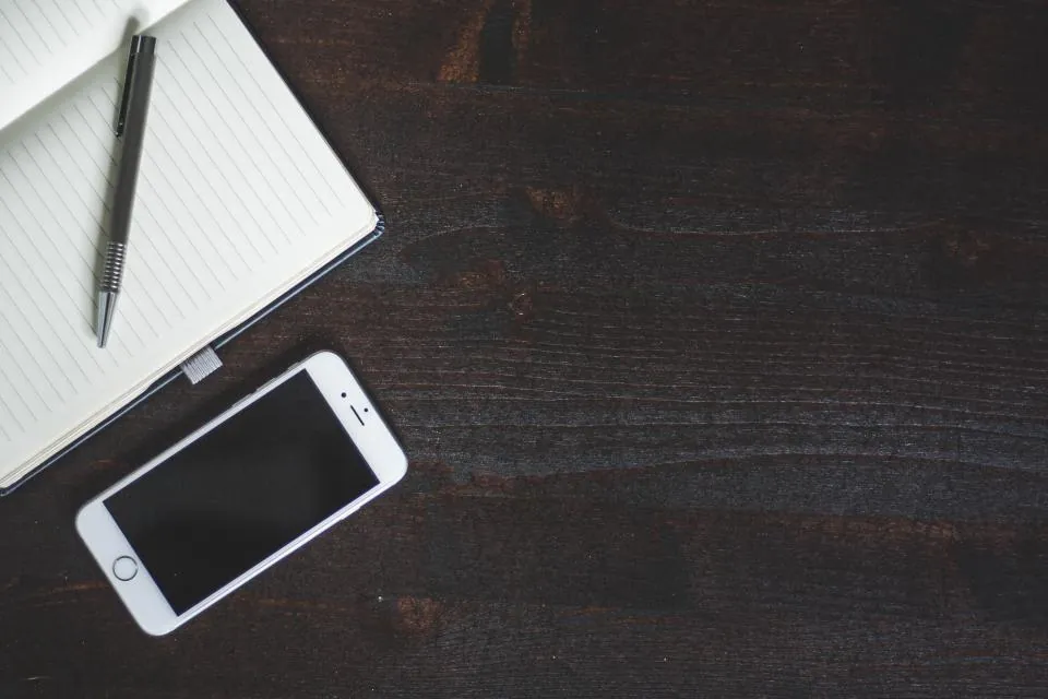 Defter, kalem ve telefon: ilçenin bağlı olduğu adliyeyi dava öncesinde not etmek