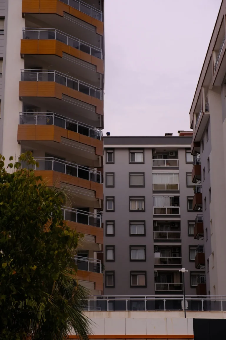 İzmir'de aidat alacağı tahsiline konu olabilen modern konut blokları