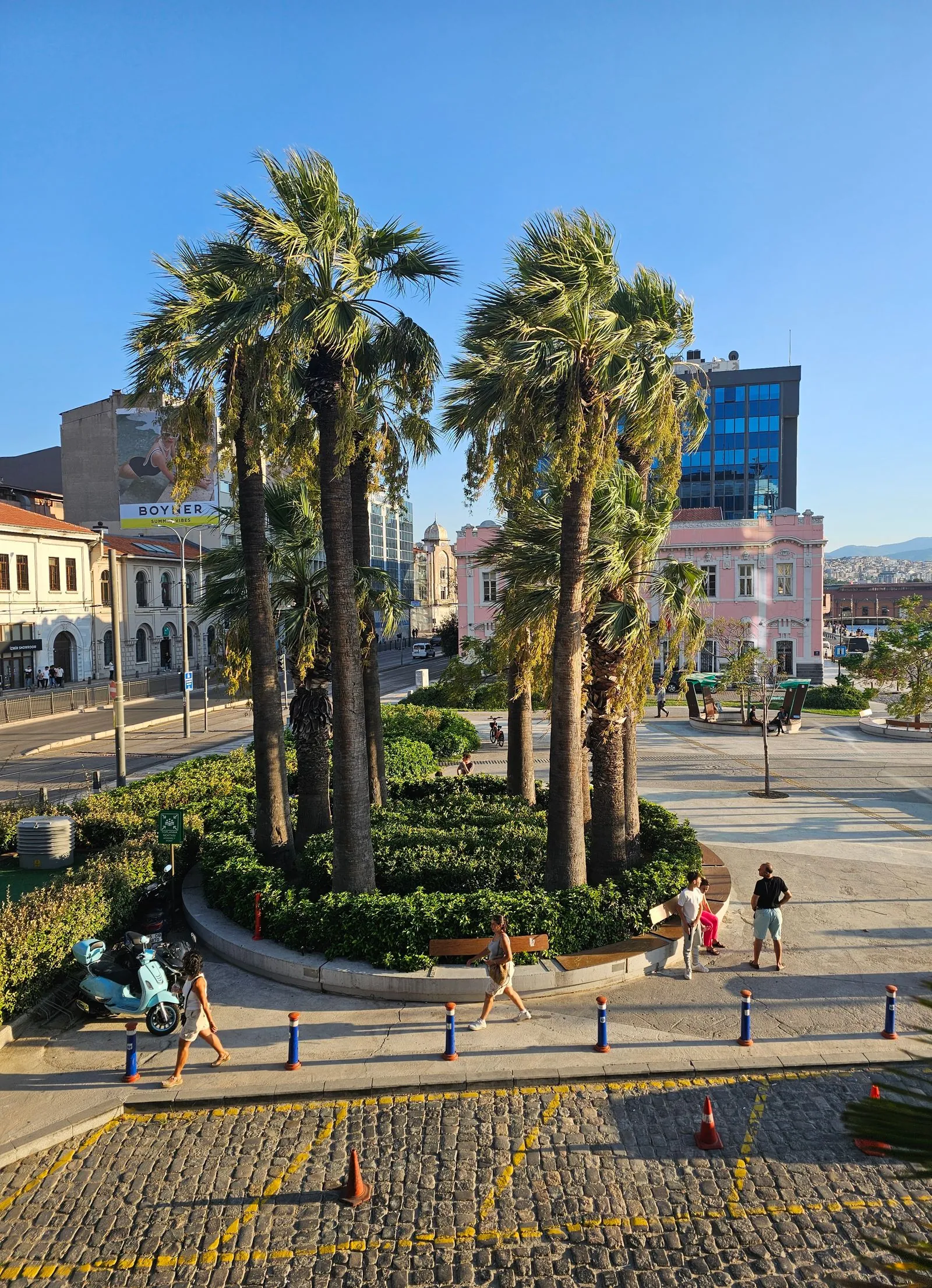 İzmir'de palmiyeli bir meydan: Çınarlı yerleşkesindeki BAM ve idare mahkemeleri