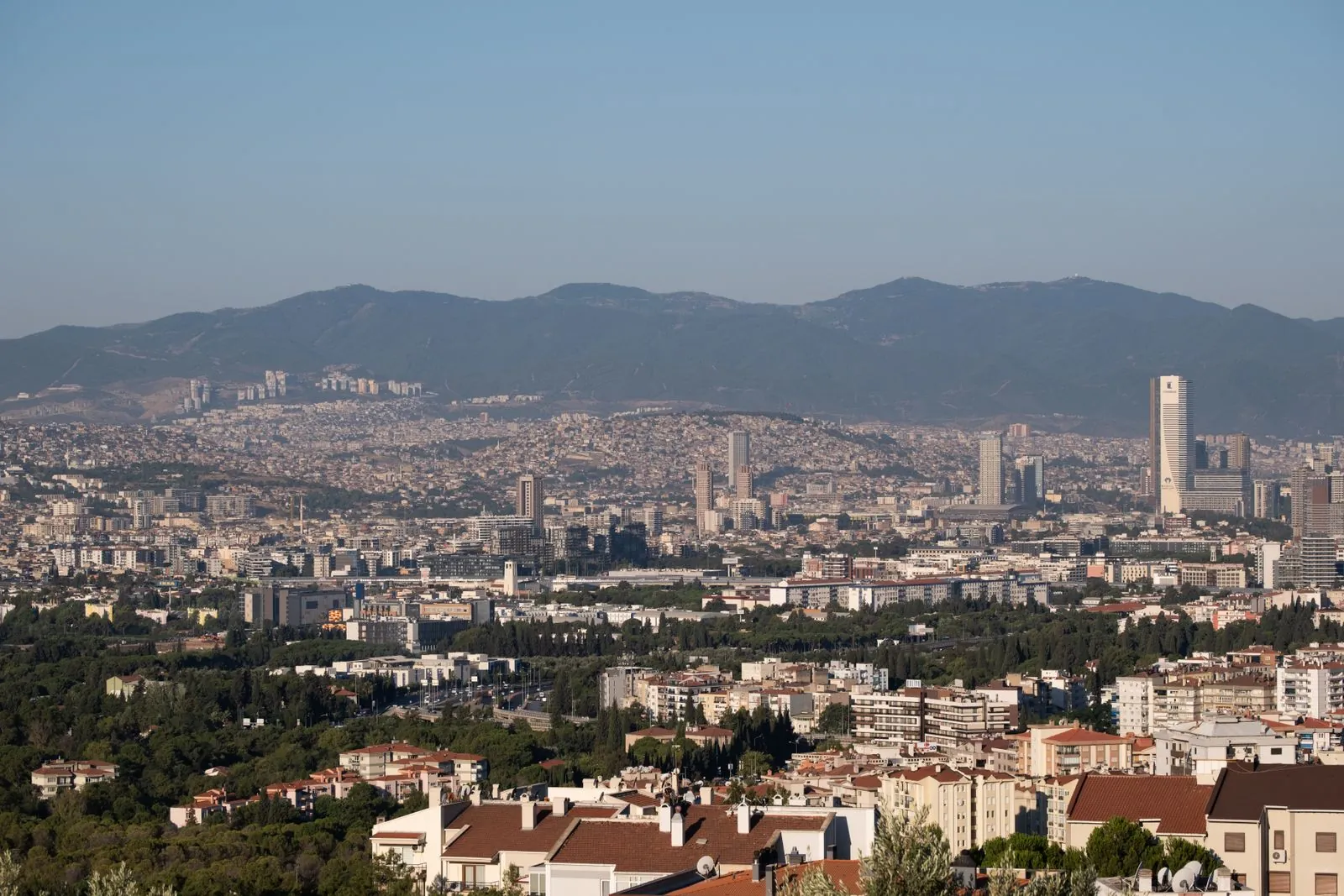 İzmir'in yoğun yapı stoku: kentsel dönüşüm ve riskli yapı uyuşmazlıkları