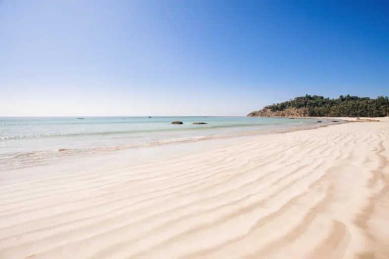 Boş bir yaz plajı: İzmir'de adli tatil 20 Temmuz ile 31 Ağustos arasında uygulanır