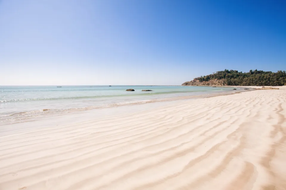 Boş bir yaz plajı: İzmir'de adli tatil 20 Temmuz ile 31 Ağustos arasında uygulanır