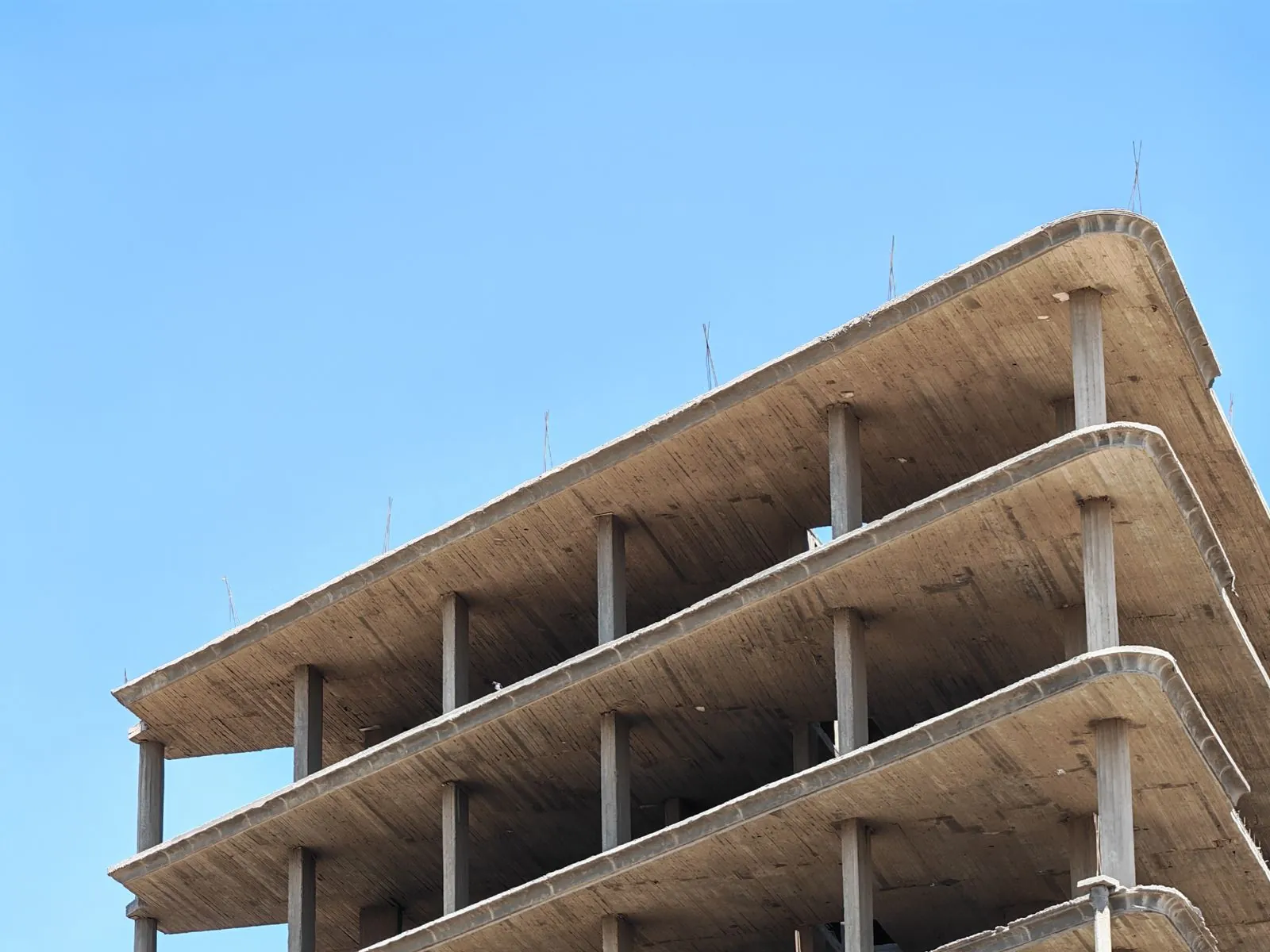 Tamamlanmamış beton katlar: kaçak kat ilavesinde ceza artırım oranları