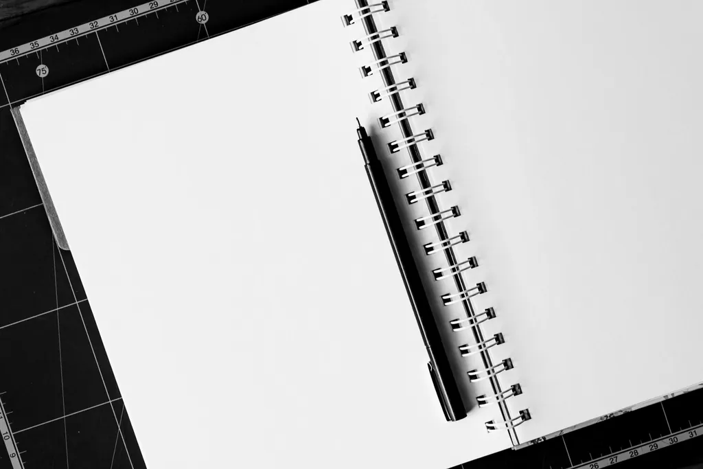 Ret beyanı hazırlığı için açık defter ve kalem
