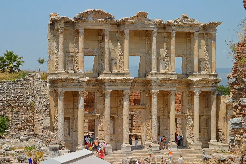 Efes'teki Celsus Kütüphanesi: Selçuk dava süreci sit alanı kurallarıyla iç içedir